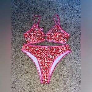 Super cute floral shein swimsuit! Size medium never worn (just didn't fit).